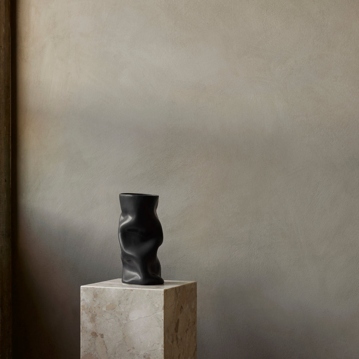 Collapse Vase - Black (H30) - Audo Copenhagen