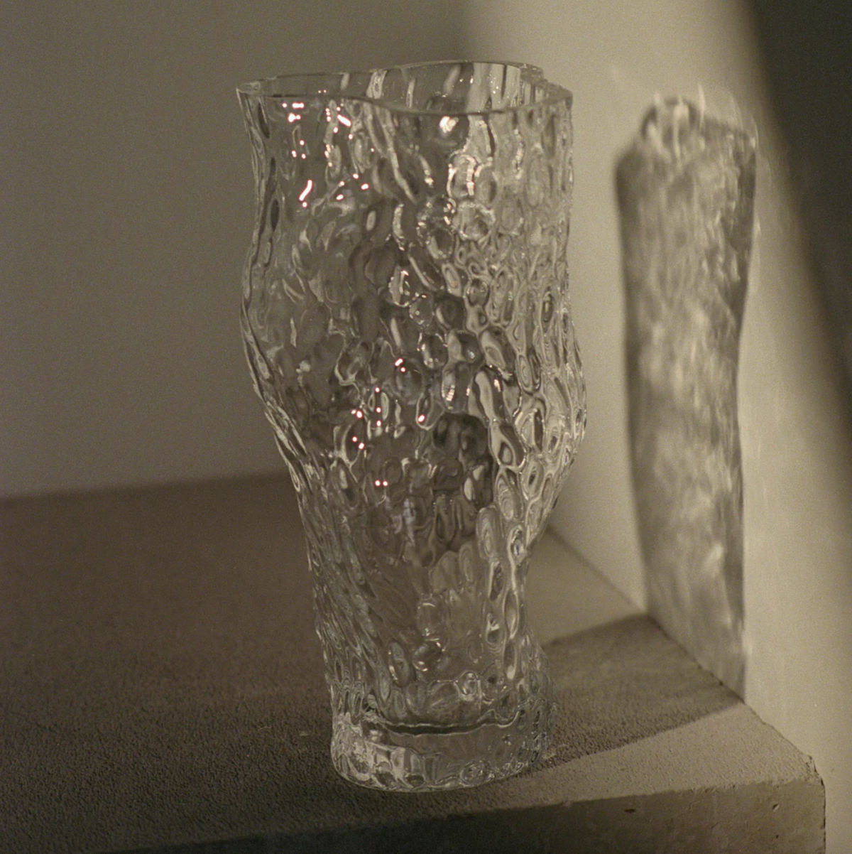 Ostrea Rock Glass Vase - Clear