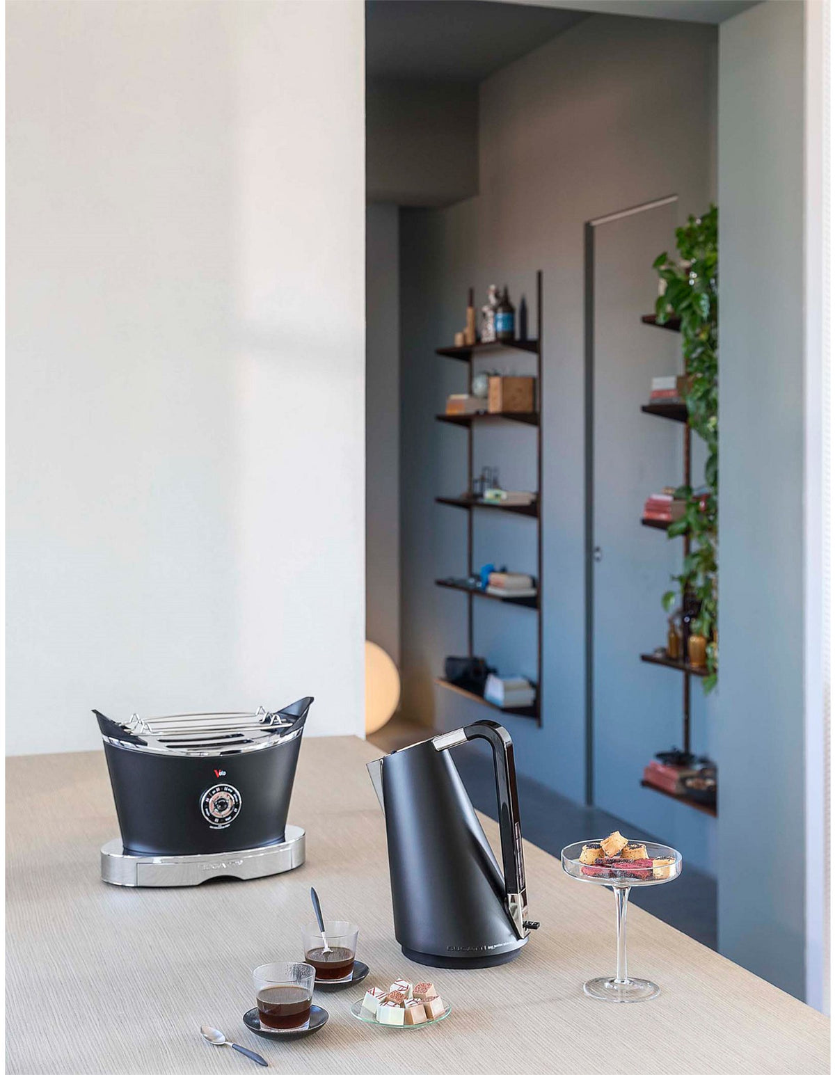 Vera Kettle | Matte Black